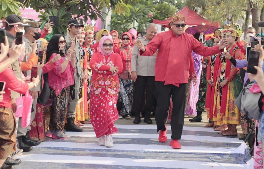 Car Free Day Kota Bekasi Berkebaya