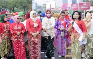 Car Free Day Kota Bekasi Berkebaya