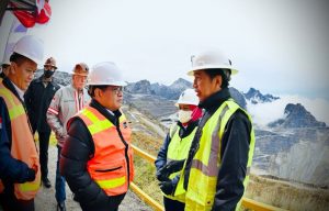 Presiden Joko Widodo dan Ibu Iriana Joko Widodo di Grasberg