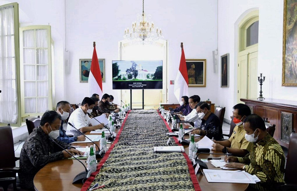 Presiden Jokowi Pimpin Rapat Evaluasi Proyek Strategis Nasional