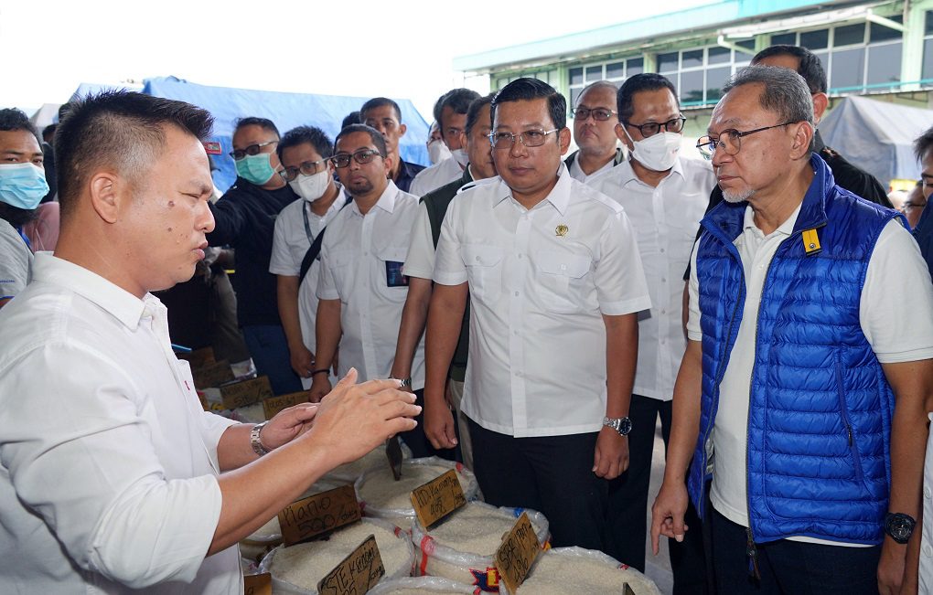 Pantau Beras Pasar Induk Cipinang, Stok Beras Aman Dan Harga Terjangkau