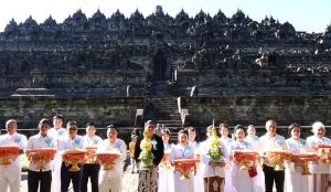 500 Calon Bhikku Berbagai Negara Hadiri Pabbajja Samanera Di Candi Borobudur