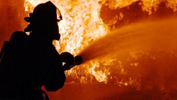 Kebakaran di Kebayoran Baru, 9 Unit Pemadam Terjun ke Lapangan