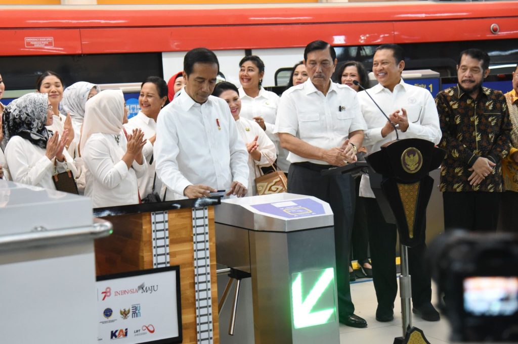 Presiden Jokowi Resmikan LRT Jabodetabek