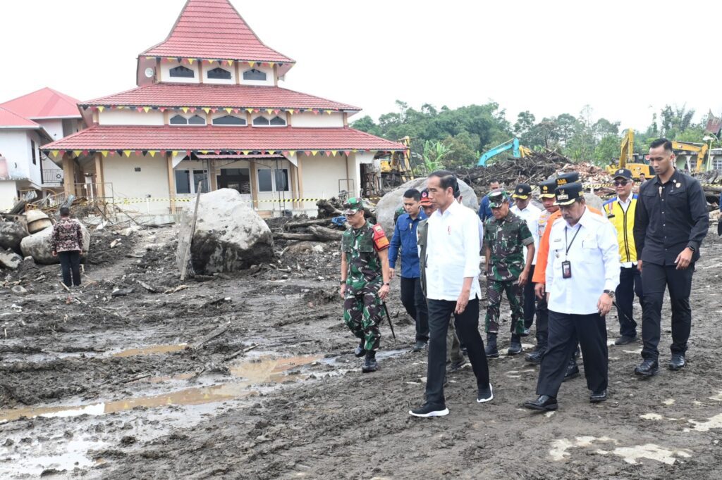 Presiden Jokowi Tinjau Langsung Lokasi Bencana di Sumbar