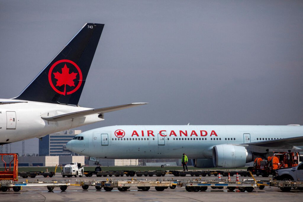 Pesawat Air Canada Terbakar Usai Lepas Landas di Toronto