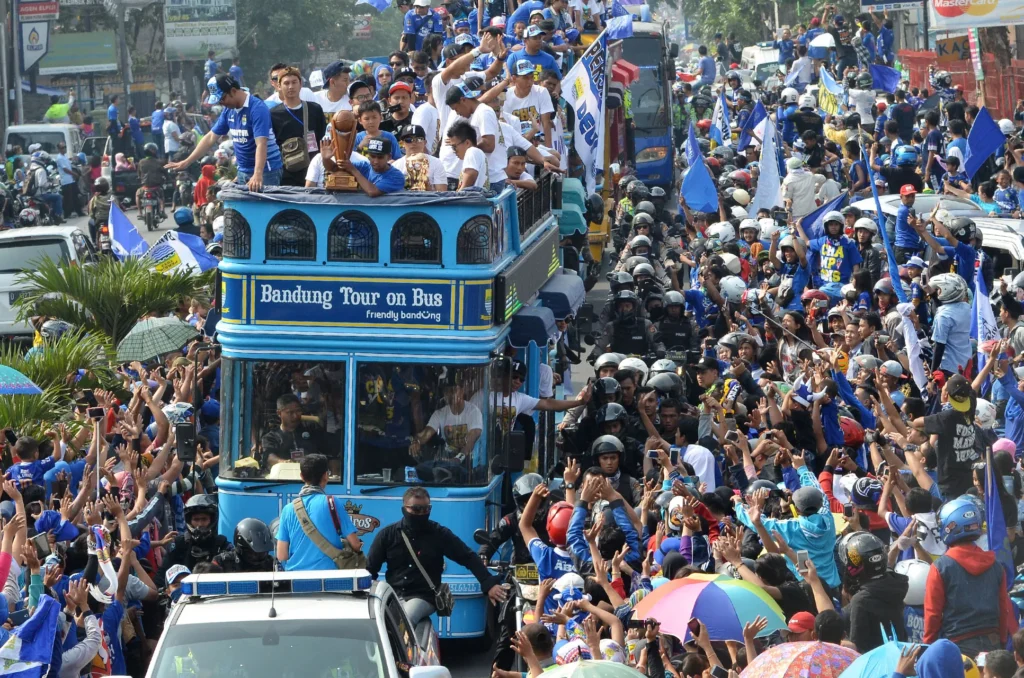 Konvoi Persib, Satu Orang Tewas Karena Terjatuh