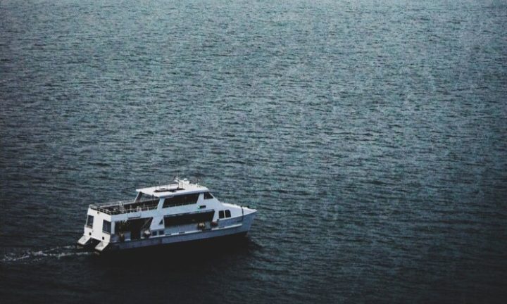 Kapal Pembawa BTS Bakti Kominfo Hilang Kontak