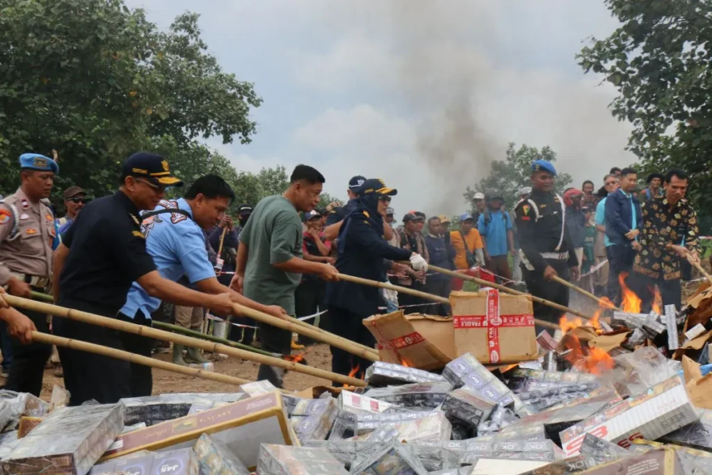 Bea Cukai Lampung Musnahkan 40 Juta Batang Tembakau Ilegal