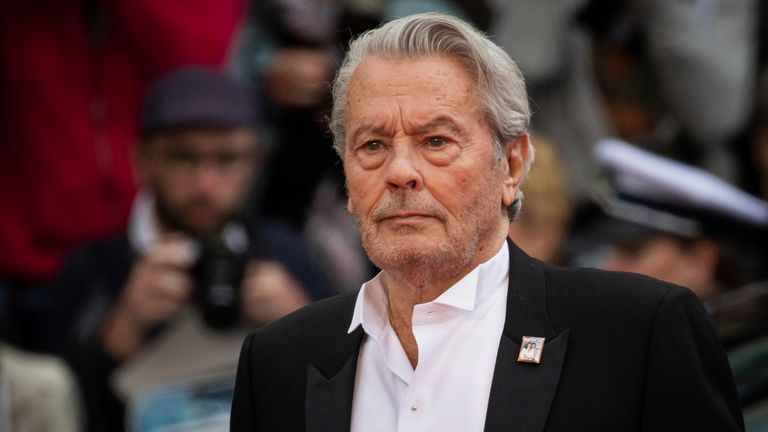 Aktor Legendaris Perancis Alain Delon Meninggal Dunia