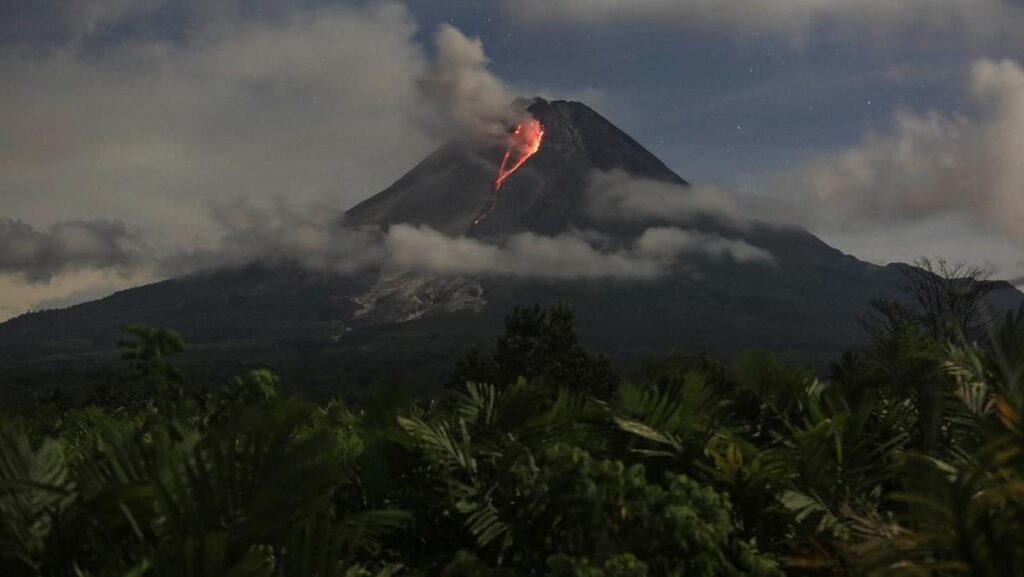 Gunung Merapi Luncurkan Awan Panas Sejauh 1.350 Meter