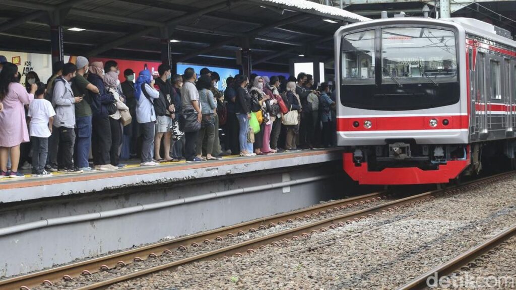 Commuter Line KRL Jabodetabek Alami Gangguan